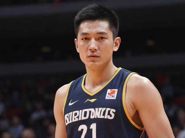 jiuyou.com_ CBA联赛引入先进录像回放技术，裁判更加精准，cba录像回放2020-2021