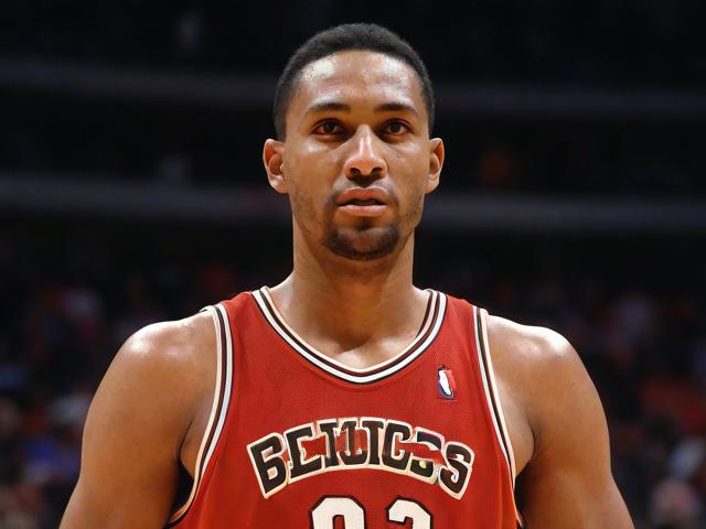 “九游app_ 历史回顾：NBA几十年来的十大经典封盖”，nba封面设计