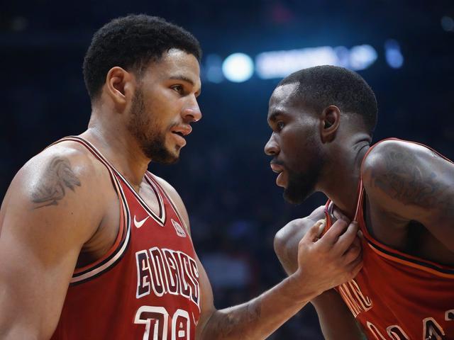 “九游app_ 史诗对决：东部决赛焦点战，球迷热议不断”，史诗级对决