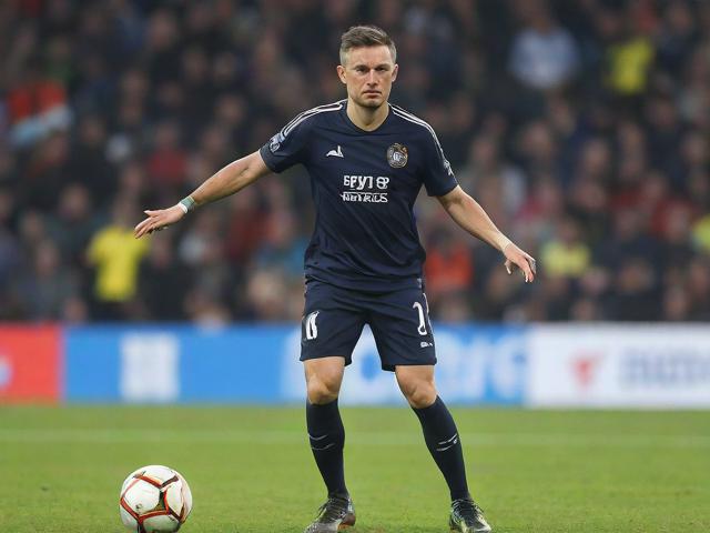 九游体育官网_ 德甲场上少见战术创新，教练赛后详述战术准备与应变策略