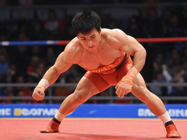 九游体育网站_ 传统摔跤表演，传承文化展现力量，体育摔跤项目