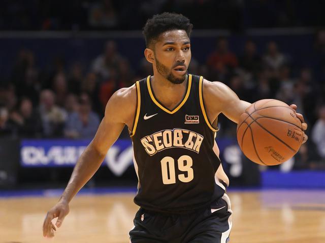 jiuyou.com_ 中国篮球学习交流团访问海外知名篮球学院，中国蓝球学校