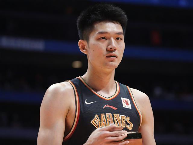 jiuyou.com_ 中国篮球明星荣获年度体育盛典最佳运动员奖，中国篮球最佳球员