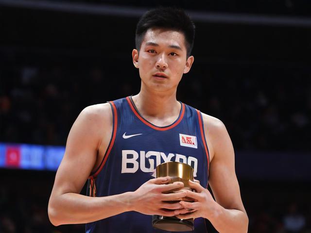 jiuyou.com_ 中国篮球明星荣获年度体育盛典最佳运动员奖，中国篮球最佳球员