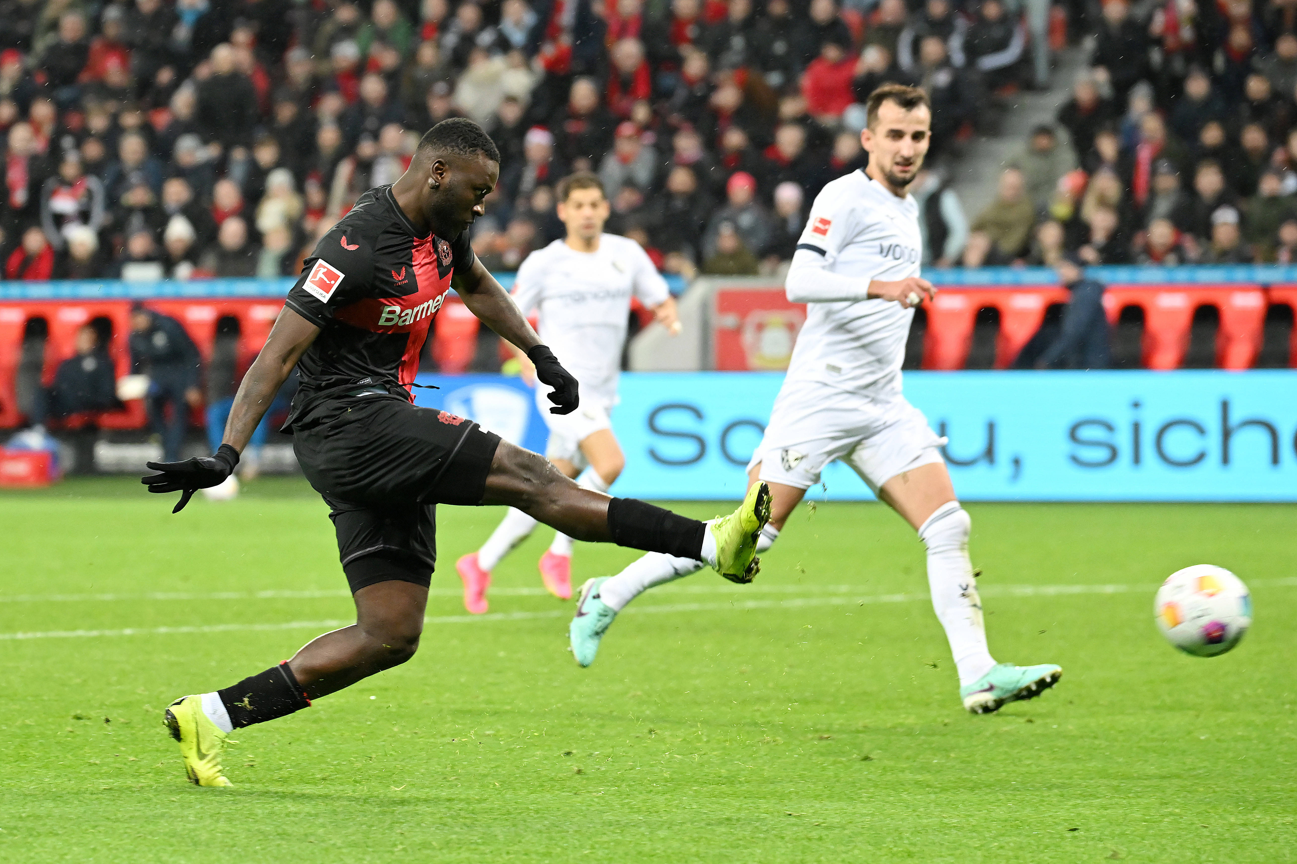 德甲赛场新战术出现,球队战术多样化 德甲赛场新战术出现,球队战术多样化