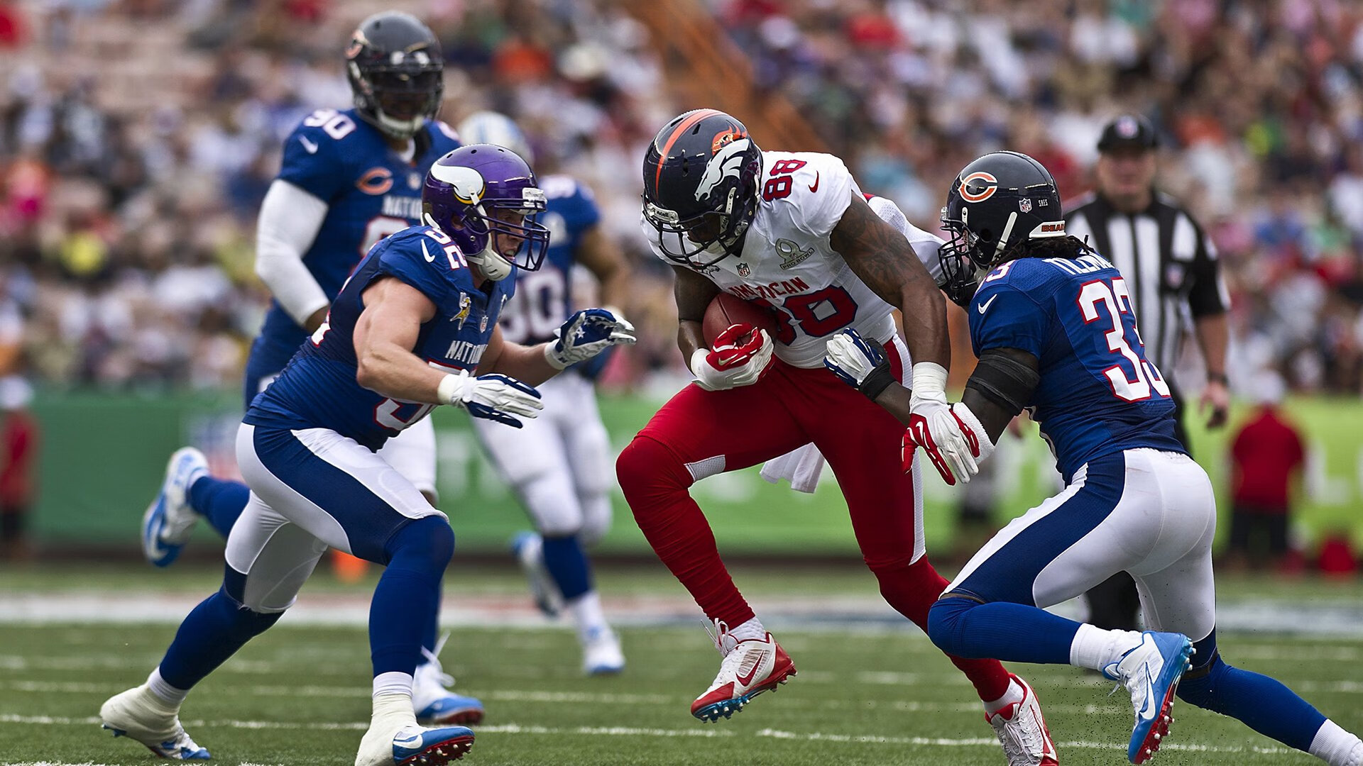 _足球飞行模拟：未来足球场的新探索_，足球模拟比赛