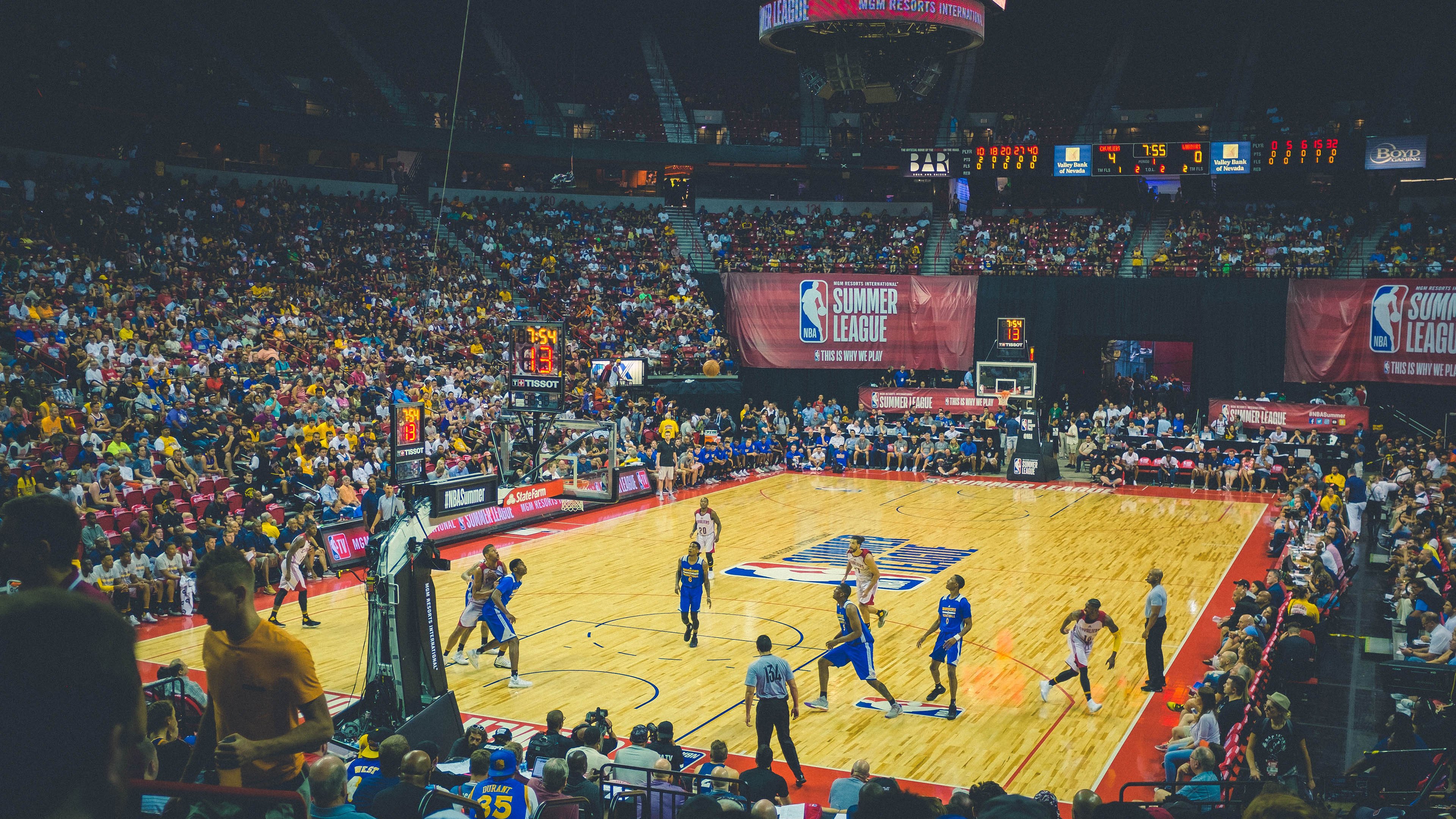 球队备战训练严格，力求在下一场比赛中取胜，准备好球员